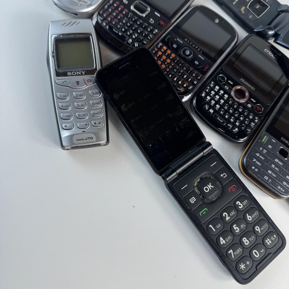 Mixed Brands Cell Phone Lot Bar QWERTY Parts Repair Untested AT&T Verizon - Picture 6 of 10